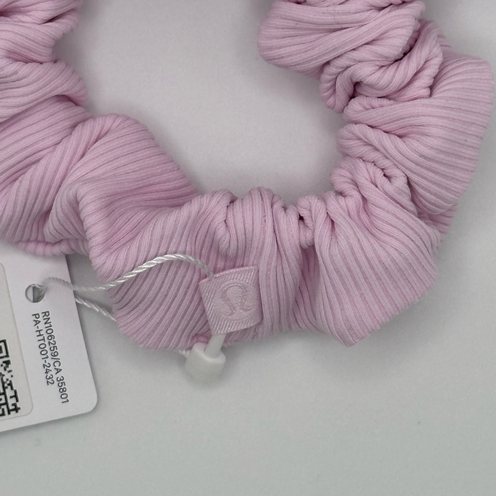 Lululemon (Sold Out) Uplifting Bow Scrunchie Meadow Sweet  Pink